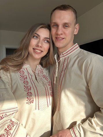 Парні вишиванки з червоною вишивкою 911 фото