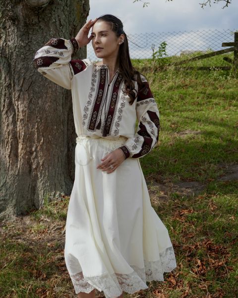 Жіноча сорочка з вишивкою коричневого кольору S 149 фото