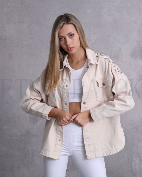 Джинсова куртка oversize з вишитими ромбами бежевого кольору S 803 фото