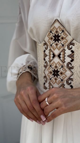 Весільний вишитий комплект чоловіча сорочка та сукня зі звичайном поясом 923 фото